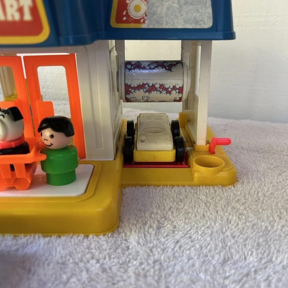 Fisher Price Vintage Little People Mini Mart #2580 With Cars People Figures EUC